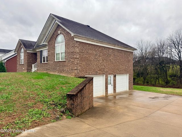 110 N Howard St, Bardstown, KY 40004