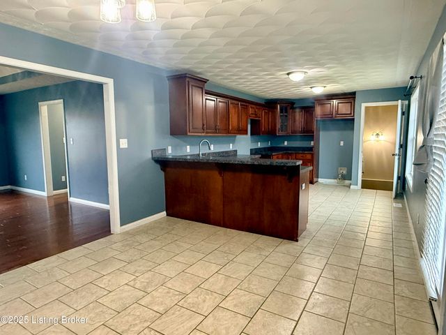 110 N Howard St, Bardstown, KY 40004