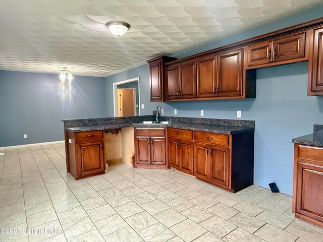 110 N Howard St, Bardstown, KY 40004