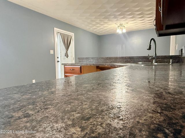 110 N Howard St, Bardstown, KY 40004