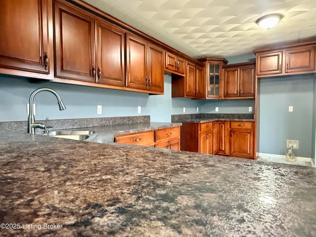 110 N Howard St, Bardstown, KY 40004