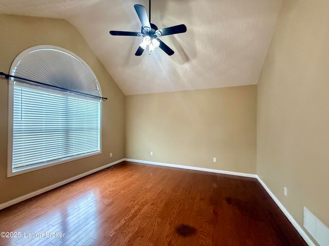 110 N Howard St, Bardstown, KY 40004