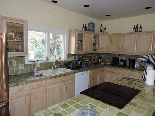 1828 Anderson Creek Road, Talent, OR 97540