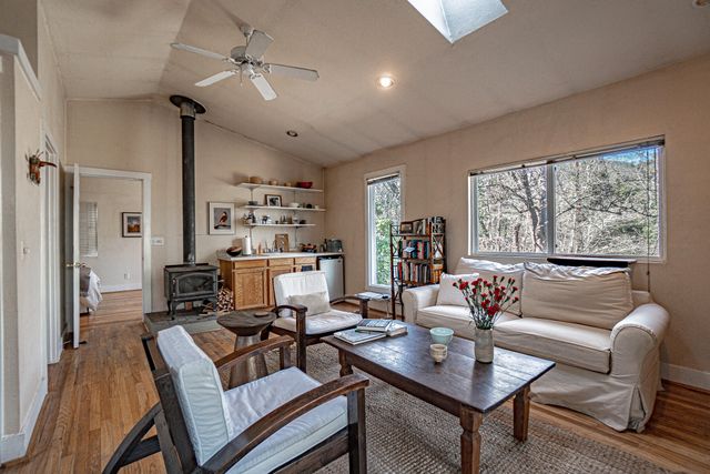 1828 Anderson Creek Road, Talent, OR 97540