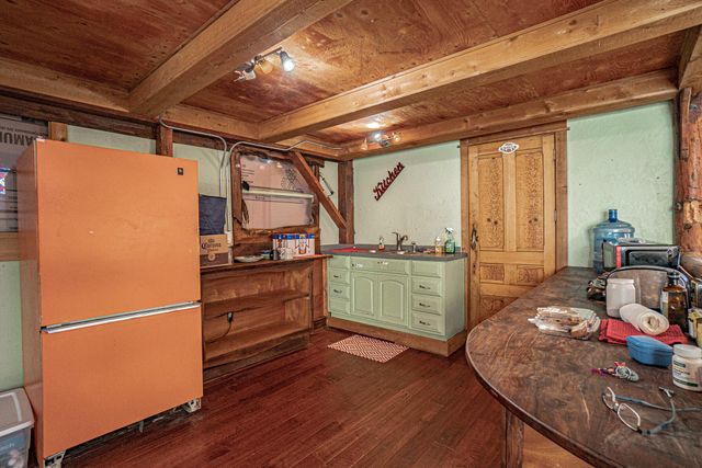 1828 Anderson Creek Road, Talent, OR 97540
