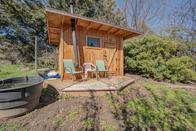 1828 Anderson Creek Road, Talent, OR 97540