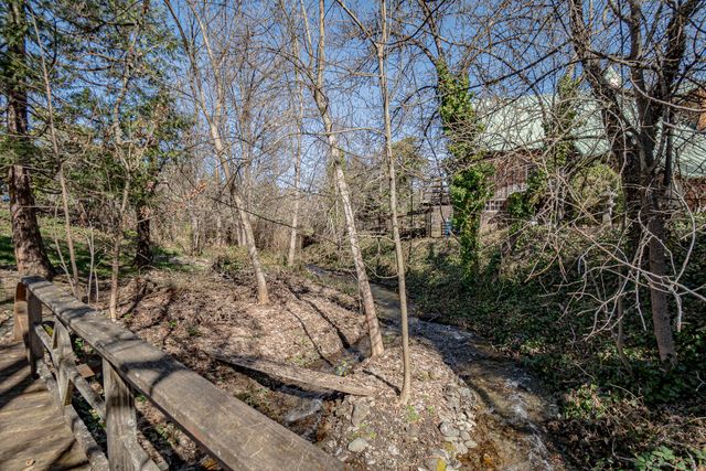 1828 Anderson Creek Road, Talent, OR 97540