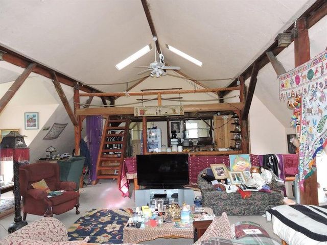 1828 Anderson Creek Road, Talent, OR 97540