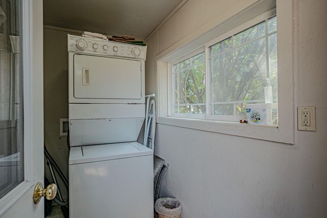 1828 Anderson Creek Road, Talent, OR 97540