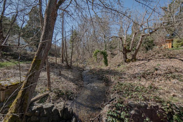 1828 Anderson Creek Road, Talent, OR 97540