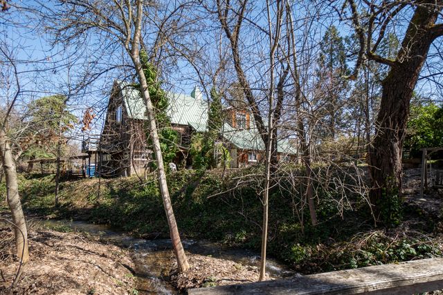 1828 Anderson Creek Road, Talent, OR 97540