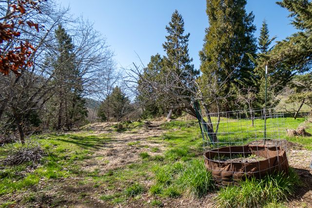 1828 Anderson Creek Road, Talent, OR 97540