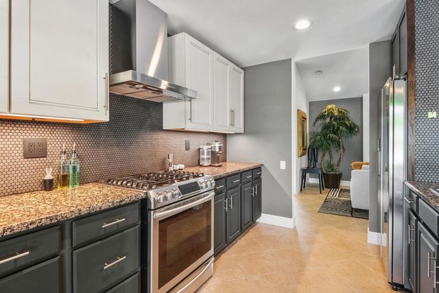 1056 E Vista Chino, Palm Springs, CA 92262