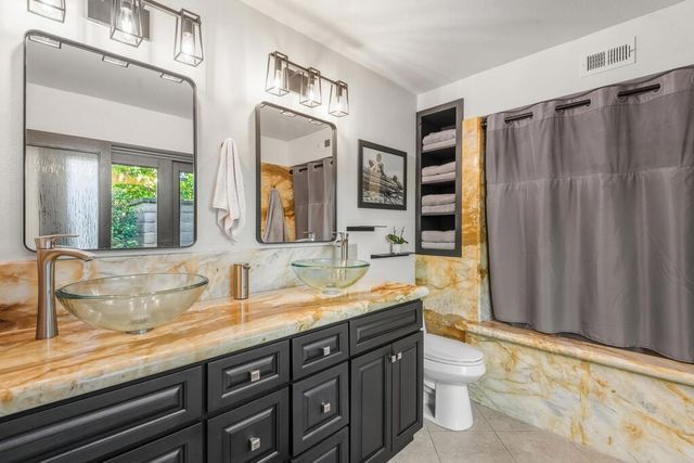 1056 E Vista Chino, Palm Springs, CA 92262