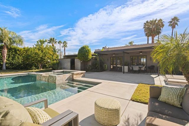 1056 E Vista Chino, Palm Springs, CA 92262