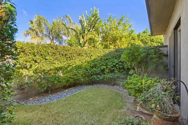 1056 E Vista Chino, Palm Springs, CA 92262