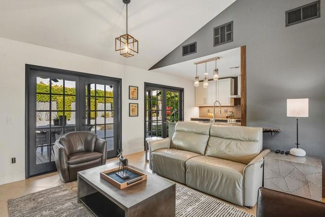 1056 E Vista Chino, Palm Springs, CA 92262