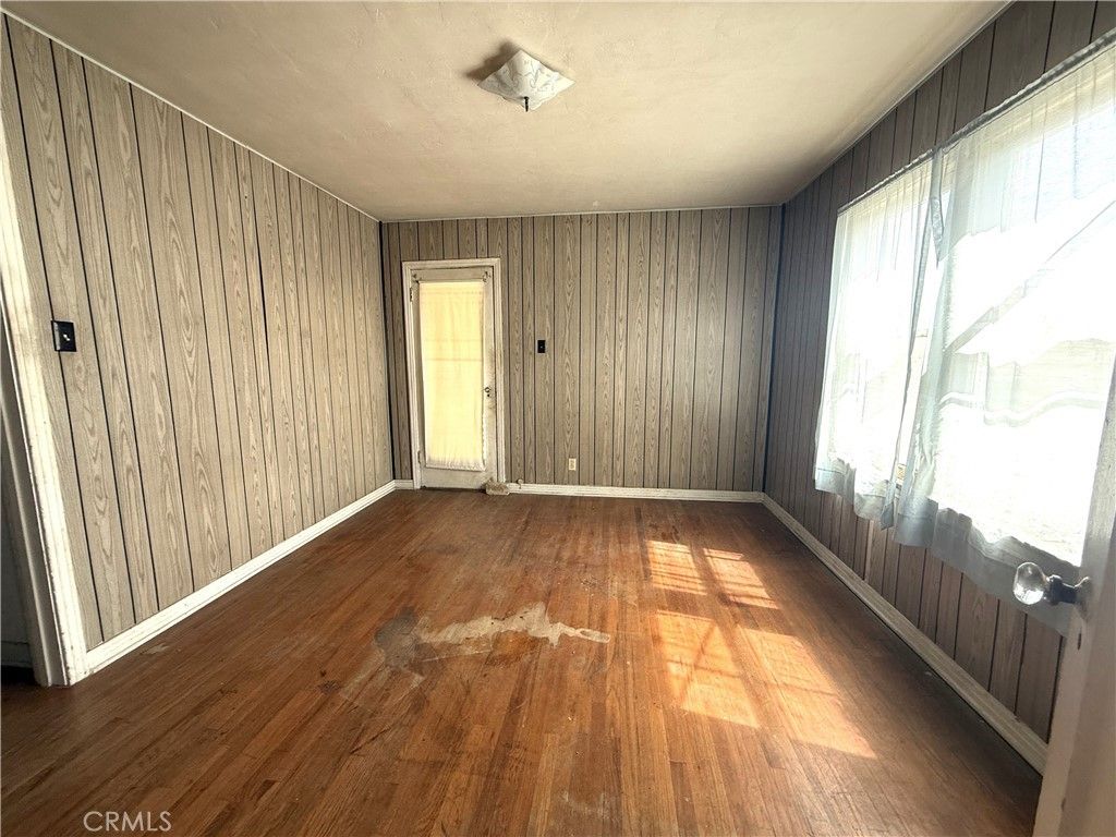 Image 10 of property listing at 2211 W 79th Street, Inglewood, CA 90305