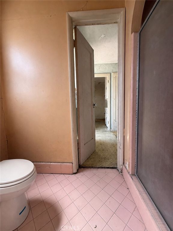 Image 12 of property listing at 2211 W 79th Street, Inglewood, CA 90305