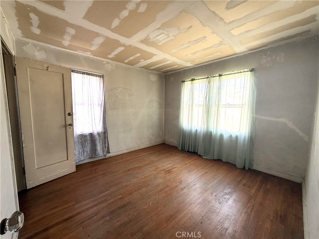 Image 17 of property listing at 2211 W 79th Street, Inglewood, CA 90305
