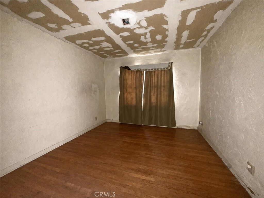 Image 19 of property listing at 2211 W 79th Street, Inglewood, CA 90305