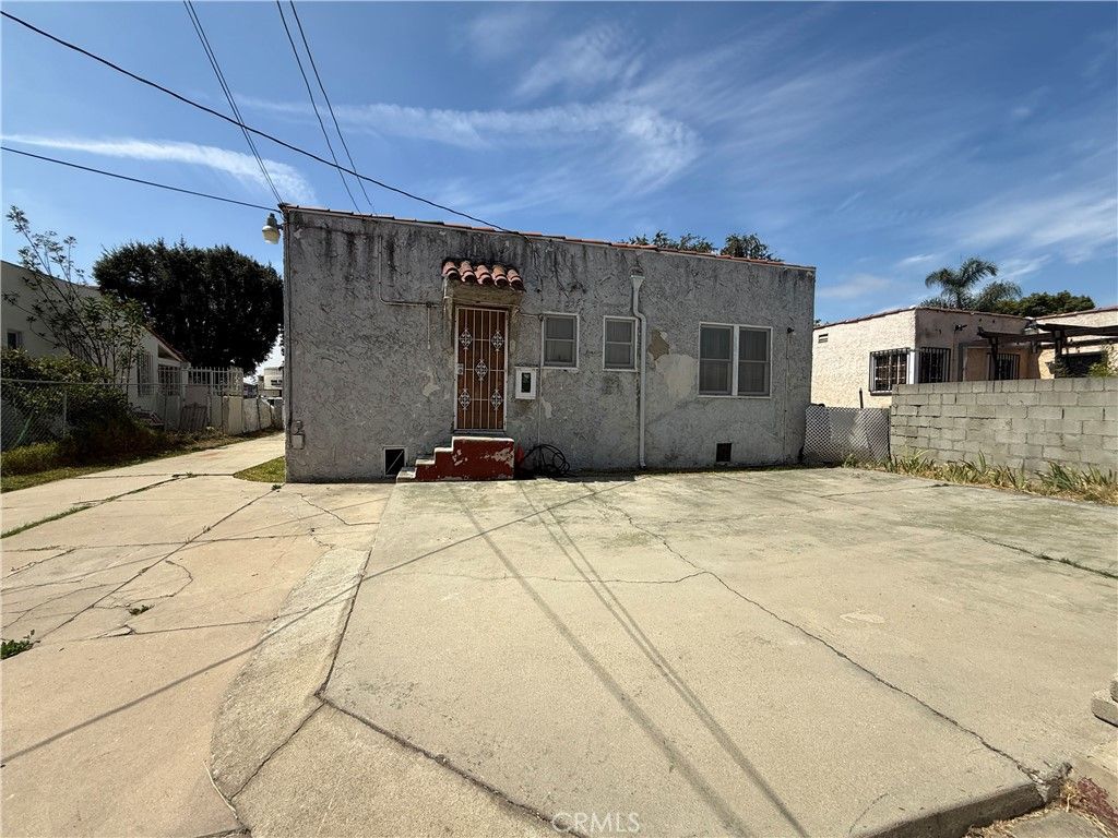 Image 22 of property listing at 2211 W 79th Street, Inglewood, CA 90305