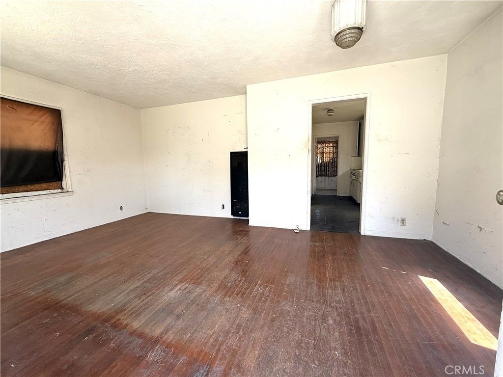 Image 24 of property listing at 2211 W 79th Street, Inglewood, CA 90305