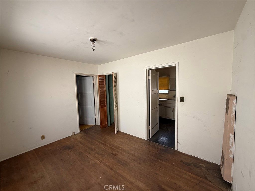 Image 27 of property listing at 2211 W 79th Street, Inglewood, CA 90305