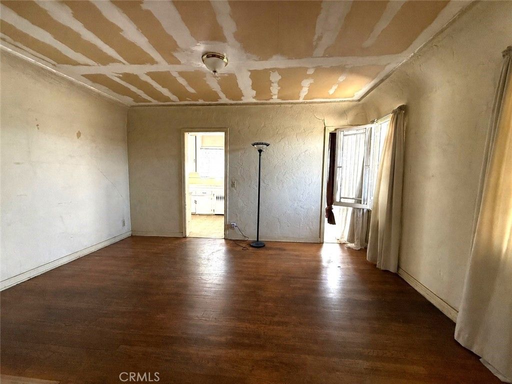 Image 4 of property listing at 2211 W 79th Street, Inglewood, CA 90305