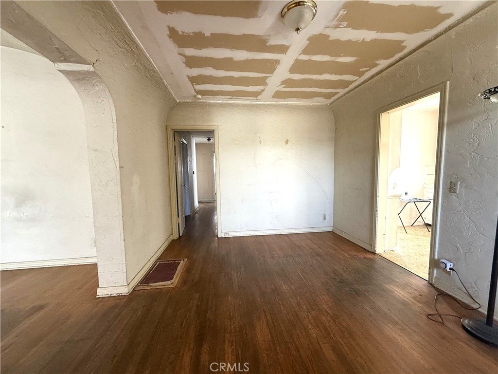 Image 5 of property listing at 2211 W 79th Street, Inglewood, CA 90305