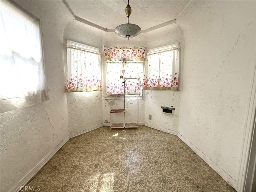 Image 6 of property listing at 2211 W 79th Street, Inglewood, CA 90305