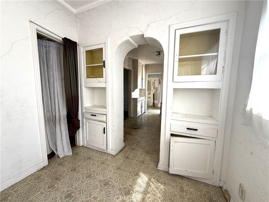 Image 7 of property listing at 2211 W 79th Street, Inglewood, CA 90305