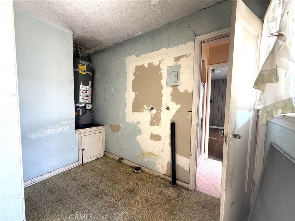 Image 9 of property listing at 2211 W 79th Street, Inglewood, CA 90305