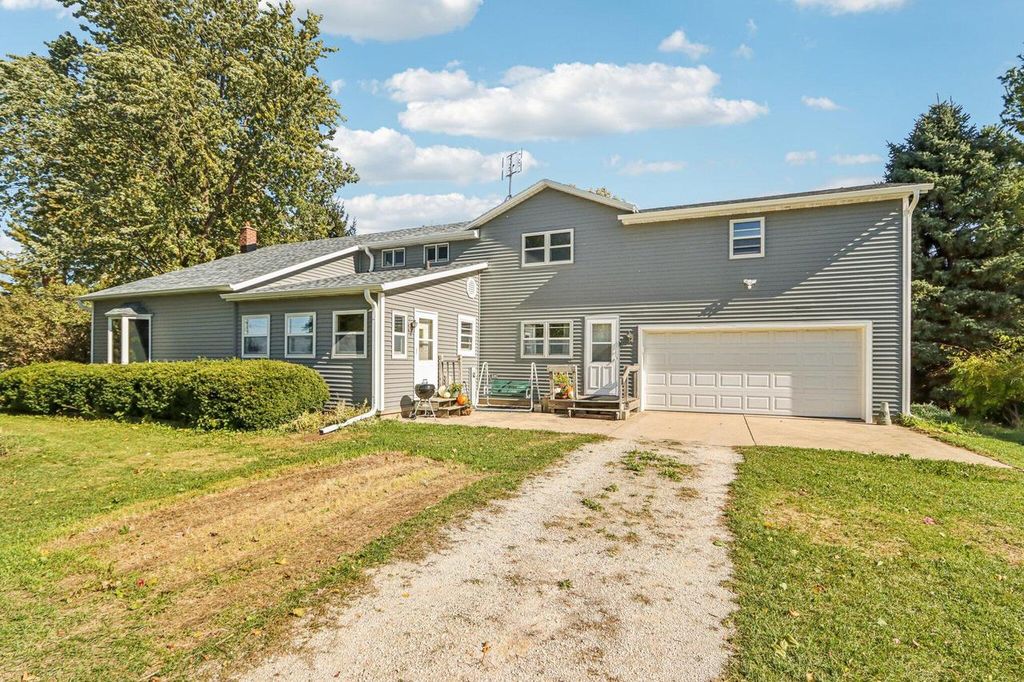 N8688 North ROAD, Ixonia, WI 53036
