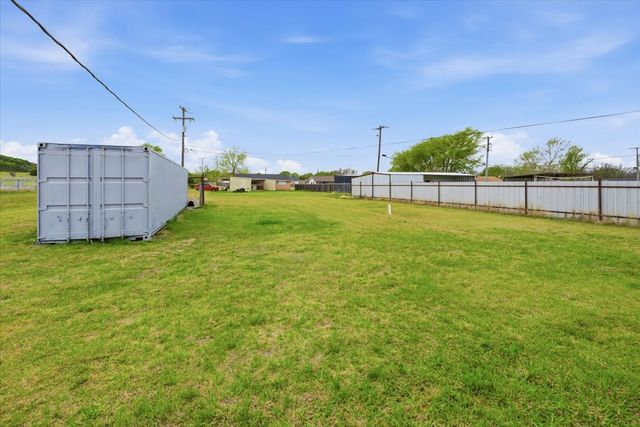 927 S Ave H, Clifton, TX 76634