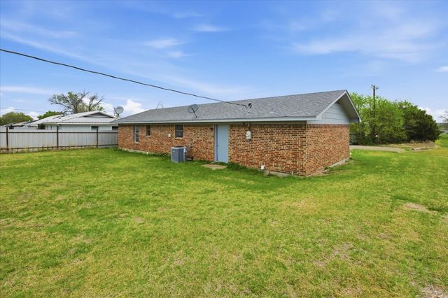 927 S Ave H, Clifton, TX 76634