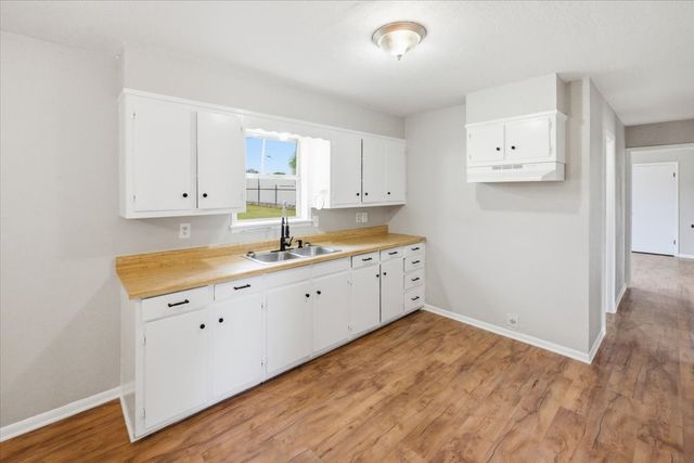 927 S Ave H, Clifton, TX 76634