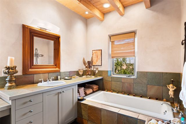 1114 Camino San Acacio, Santa Fe, NM 87505