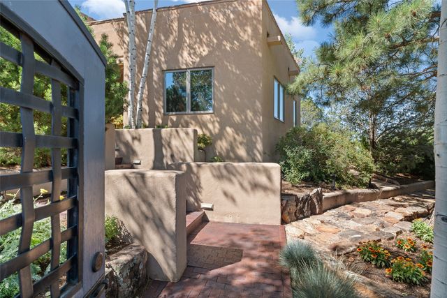 1114 Camino San Acacio, Santa Fe, NM 87505