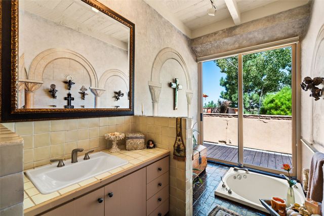 1114 Camino San Acacio, Santa Fe, NM 87505