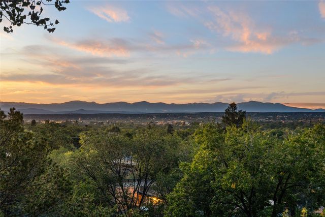 1114 Camino San Acacio, Santa Fe, NM 87505