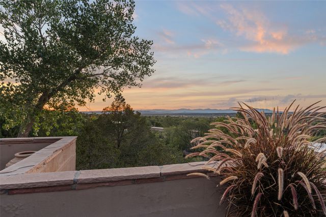 1114 Camino San Acacio, Santa Fe, NM 87505