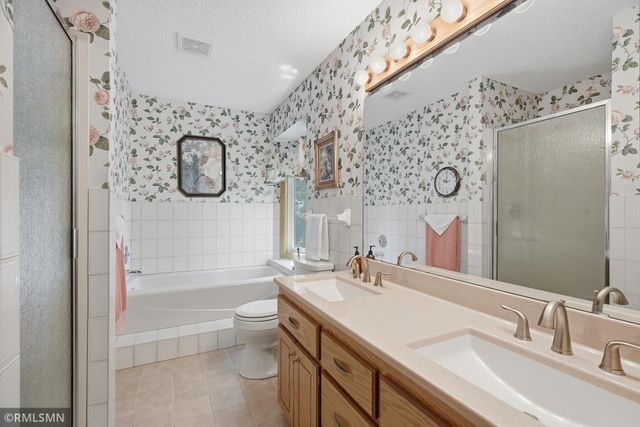 1426 Colleen Avenue, Arden Hills, MN 55112