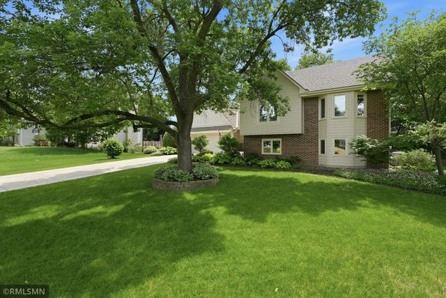 1426 Colleen Avenue, Arden Hills, MN 55112