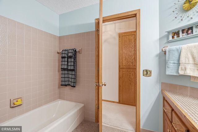 1426 Colleen Avenue, Arden Hills, MN 55112