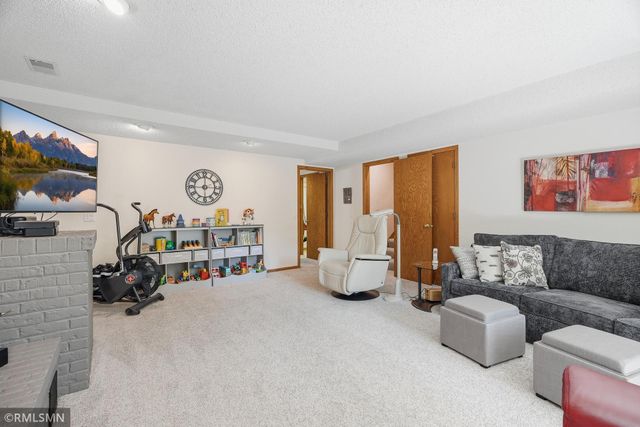 1426 Colleen Avenue, Arden Hills, MN 55112