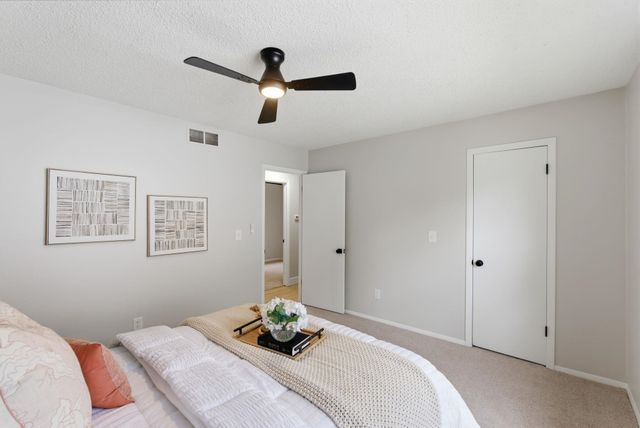442 N Hickory Ln, Valley Center, KS 67147