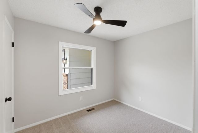 442 N Hickory Ln, Valley Center, KS 67147