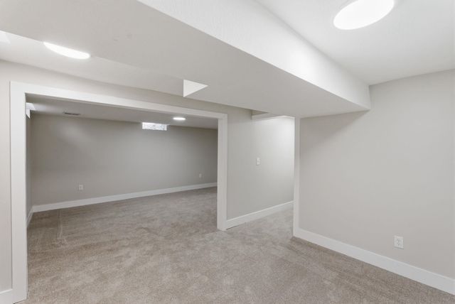 442 N Hickory Ln, Valley Center, KS 67147