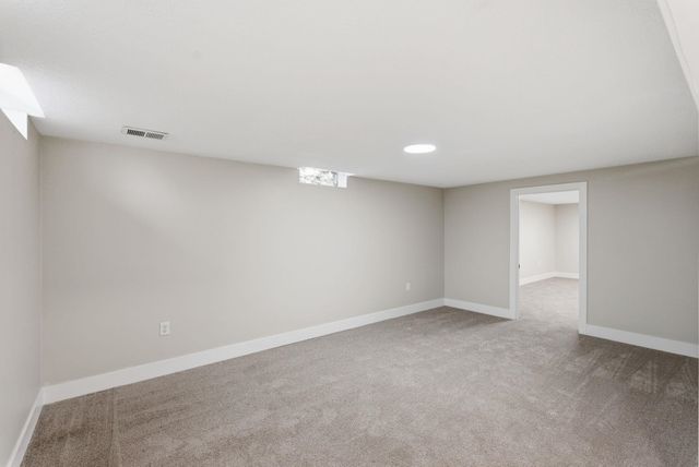 442 N Hickory Ln, Valley Center, KS 67147